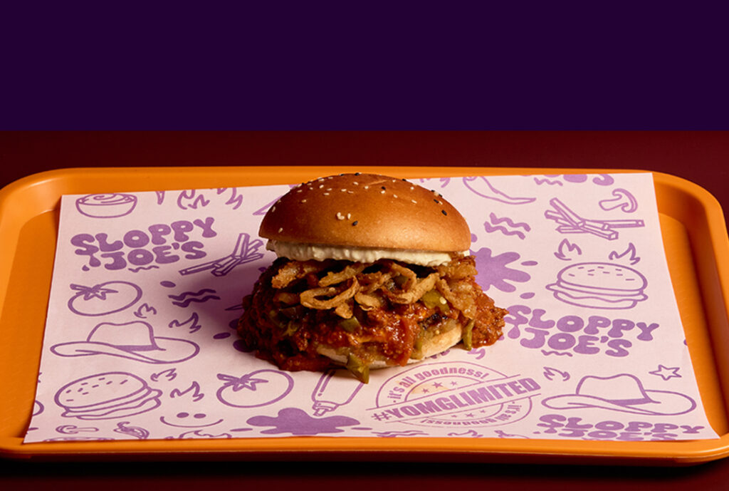 Chilli Cheese Sloppy Joe #YOMGlimited burger at YOMG ~ crunchy fried chick’n strips (3 pce), served with hot honey dipping sauce, wet chilli mac and cheese, golden fries w chick’n salt, and your choice of buttermilk ranch sauce, texan bbq sauce, cheese sauce OR chipotle mayo