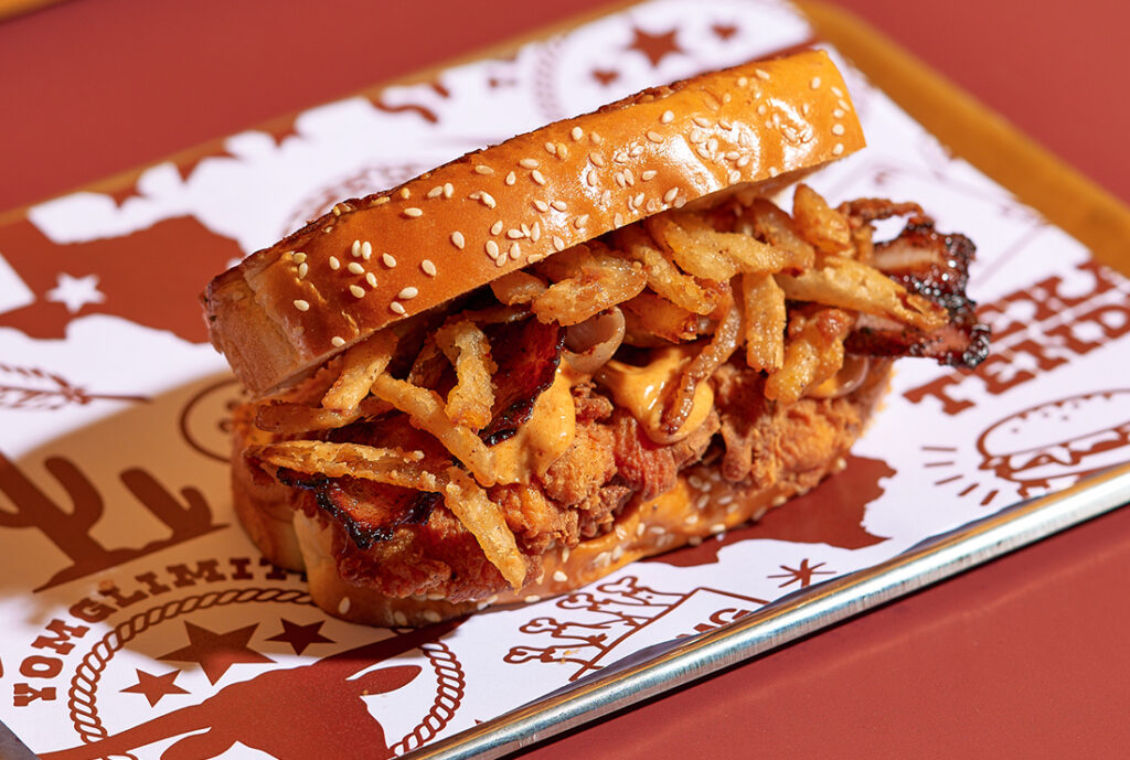 Roadhouse Texan Toast #YOMGlimited Menu by YOMG ~ crunchy chicken texan tender, maple bacon, roadhouse mayo, onion fries