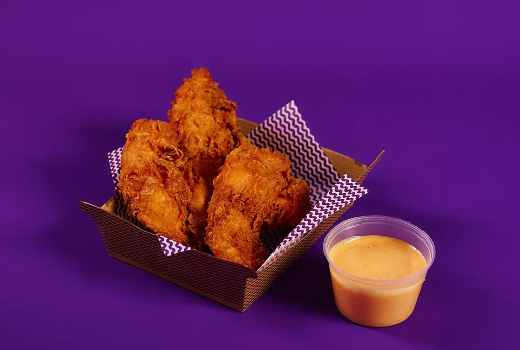 YOMG Chicken Tenders Snack Menu Item - crunchy chicken texan tenders with choice of ranch OR honey sriracha mayo (3pce)