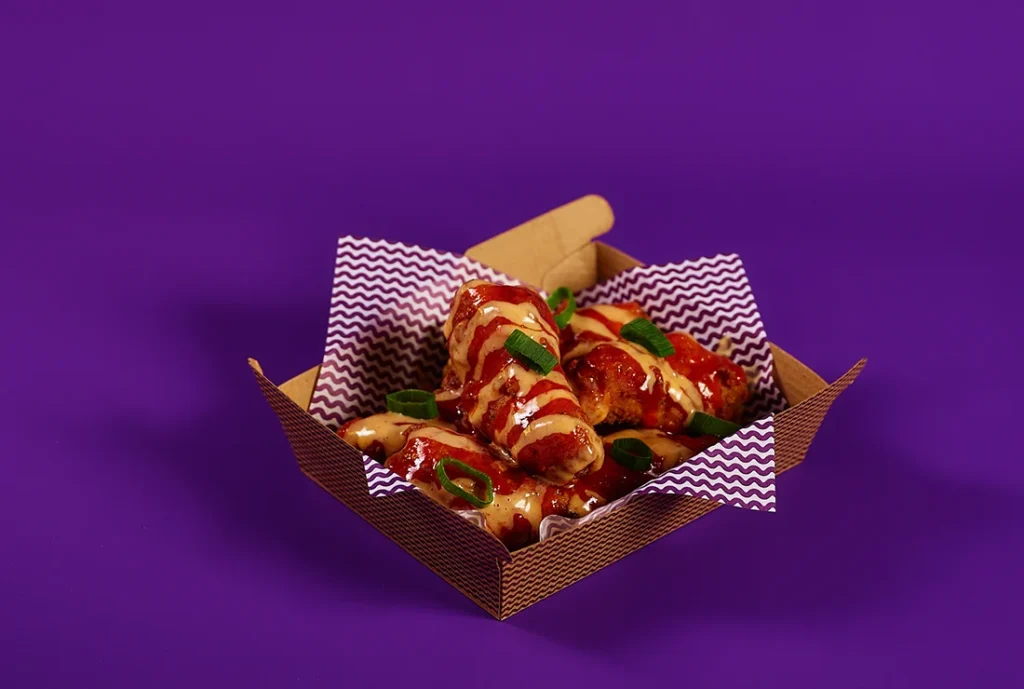 YOMG Spicy Honey Sriracha Wings Menu Item - sriracha, honey sriracha mayo, spring onion (6pce)